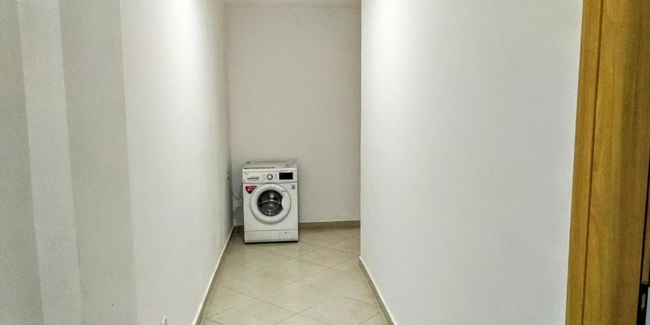Rass' Apartment Vlore Bagian luar foto